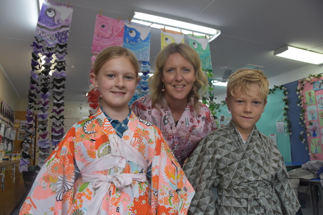 Sally Izzo with students.jpg